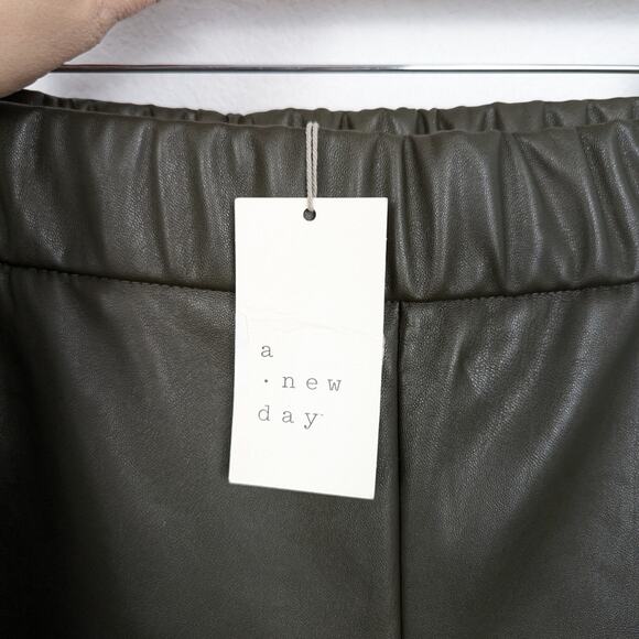 NWT A New Day Women's High-Rise Faux Leather Tapered Ankle Pull-On Pants Size L - Picture 8 of 8